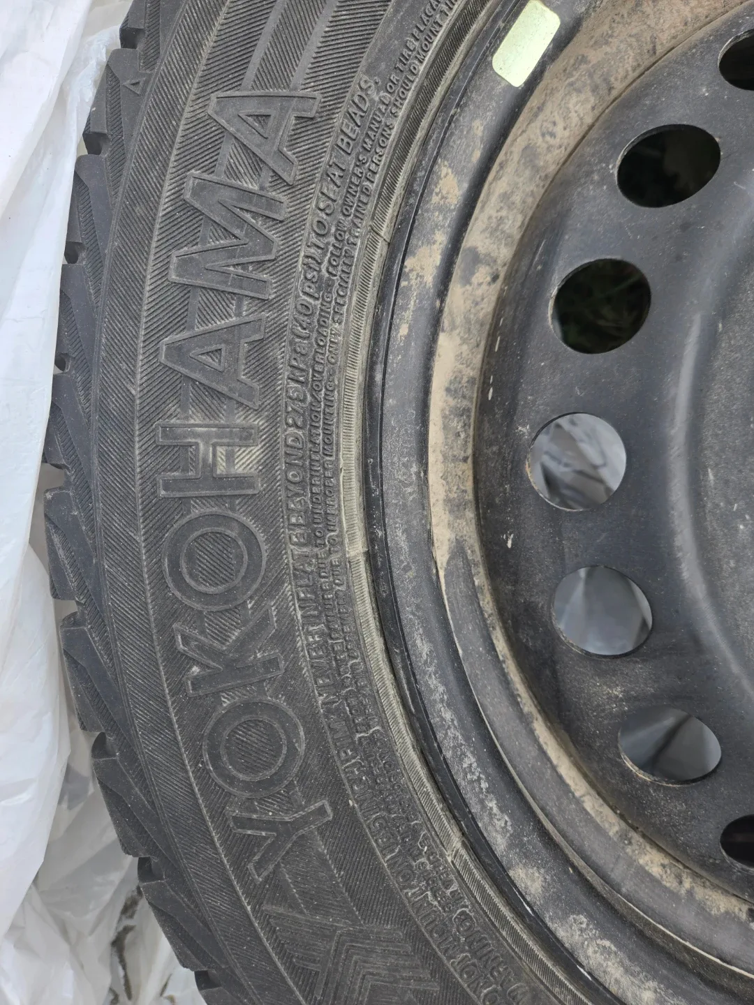 Yokohama IceGuard IG52c Tire 205 55R 16 image indicator(3)