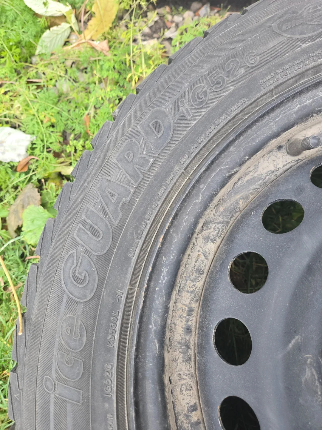 Yokohama IceGuard IG52c Tire 205 55R 16 image indicator(4)