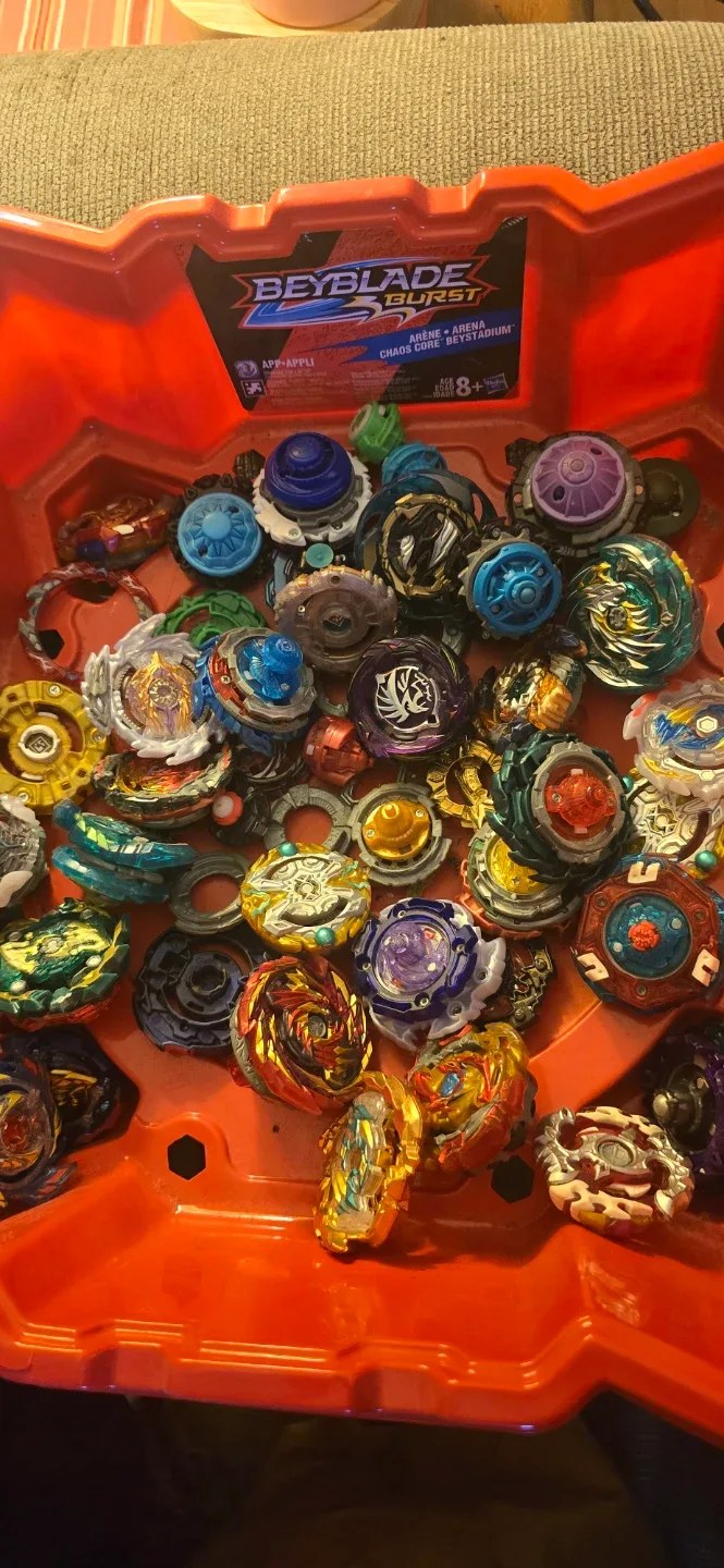 Beyblades Lot image indicator(2)