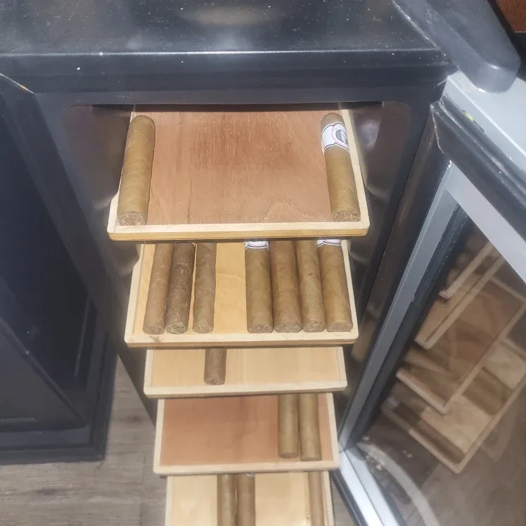 Cigar Humidor image indicator(3)