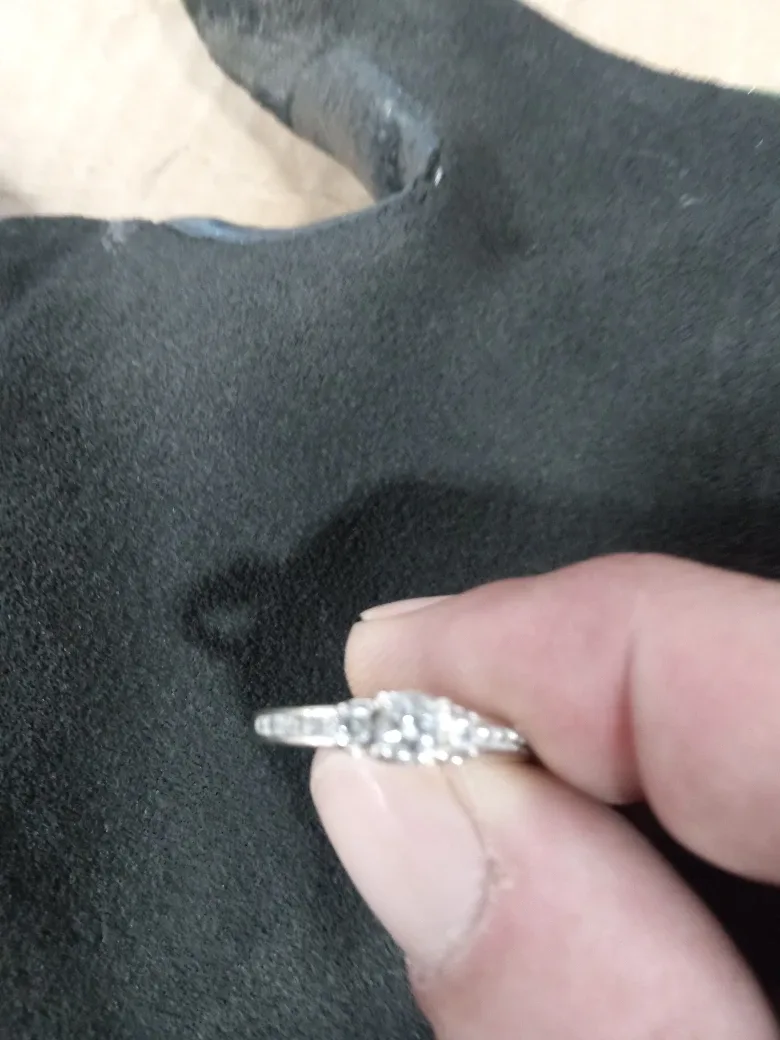 Diamond engagement ring image indicator(4)