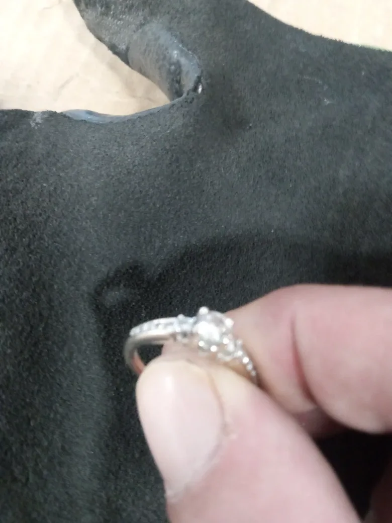 Diamond engagement ring image indicator(5)