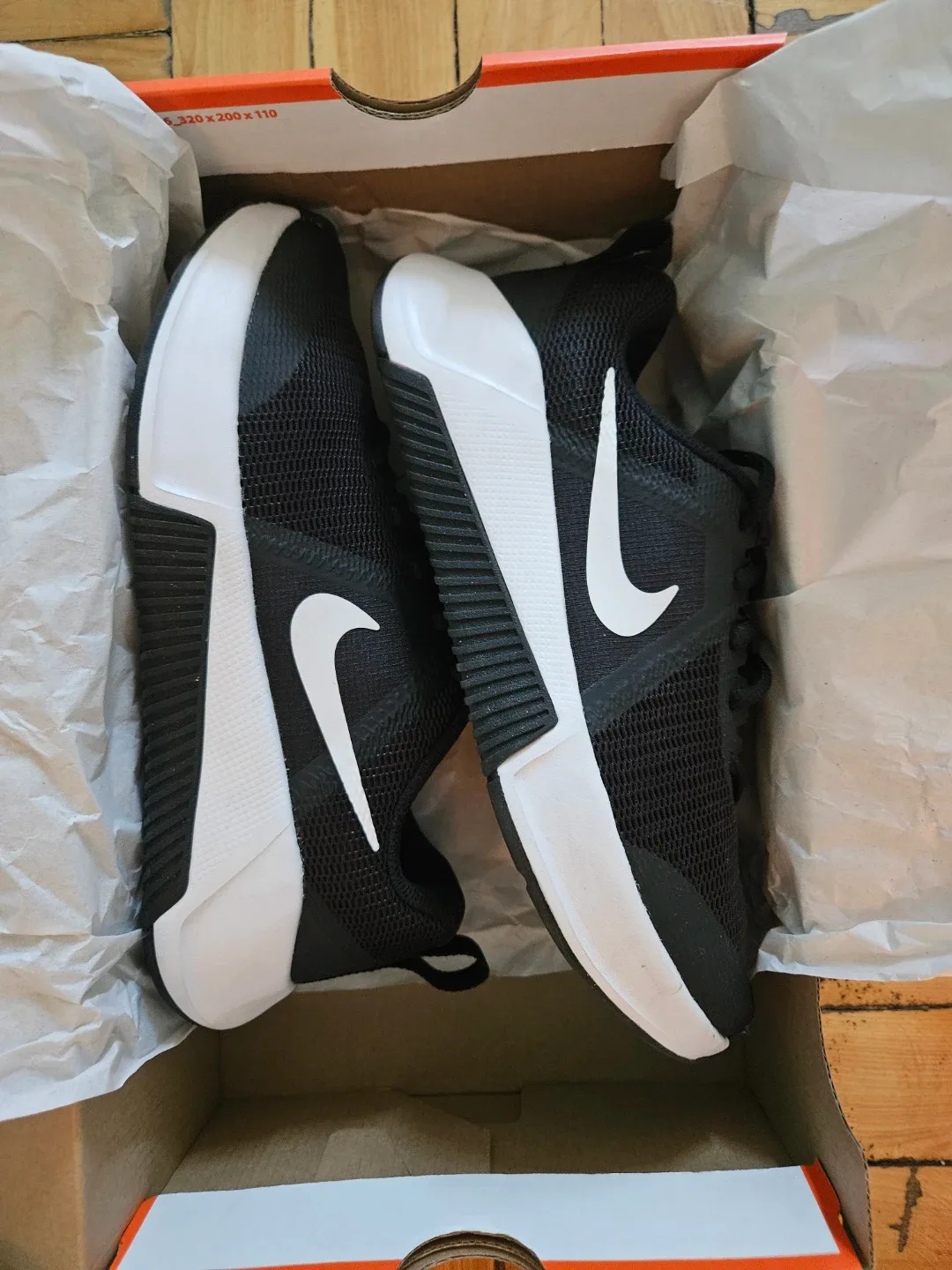 BNIB)Nike MC Trainer 3 Size 7.5US - Women's Training Shoes thumbnail
