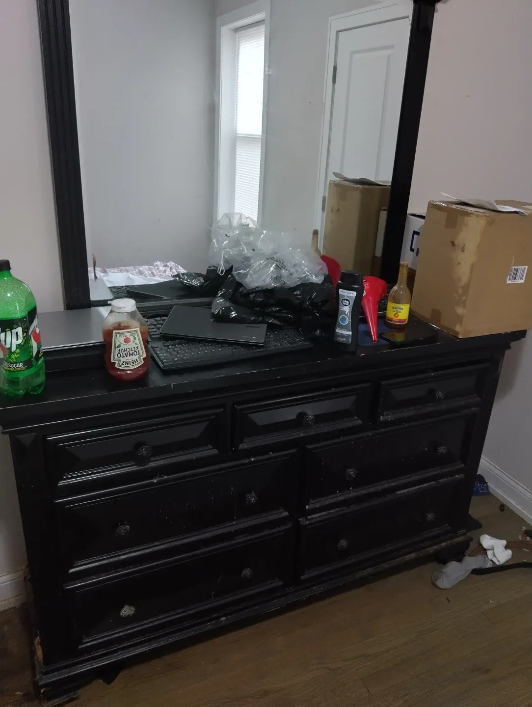 Bedroom Furniture Set - Dresser, Mirror, Nightstand image indicator(3)