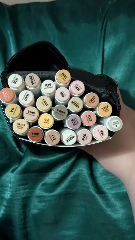 Ohuhu 24-color Marker Set with Case image indicator(2)