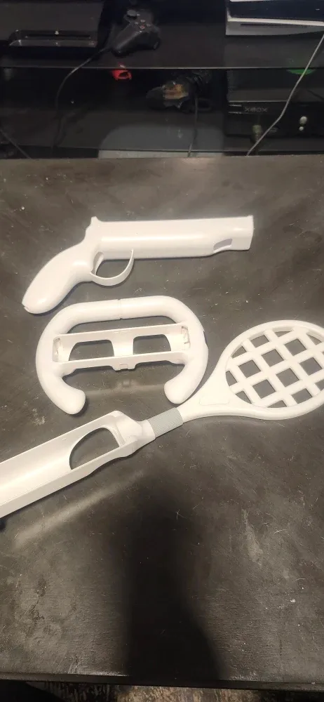 Wii Accessories: Gun, Wheel, Tennis Racket