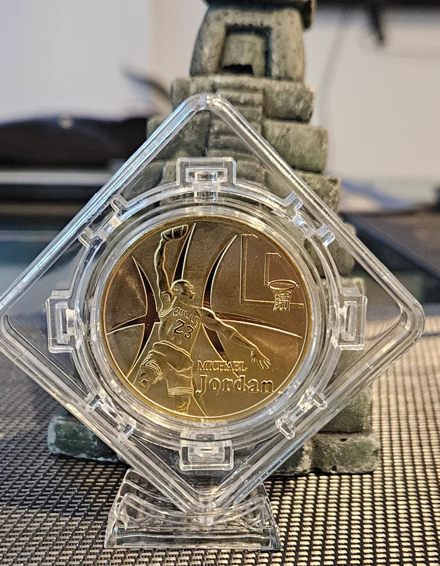 Kobe Bryant Limited Edition Basketball Legend Coin image indicator(6)