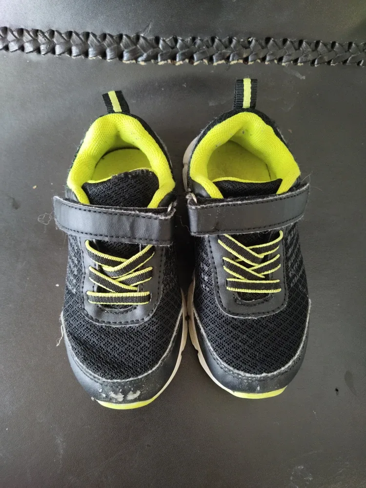 Toddlers' Black & Neon Yellow Sneakers Size 8 image indicator(3)