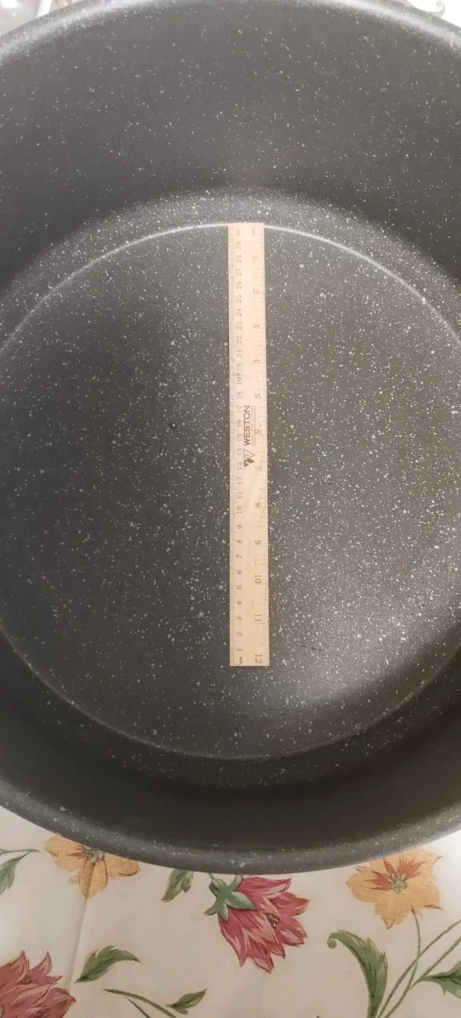 Large Stock Pot with Lid image indicator(6)