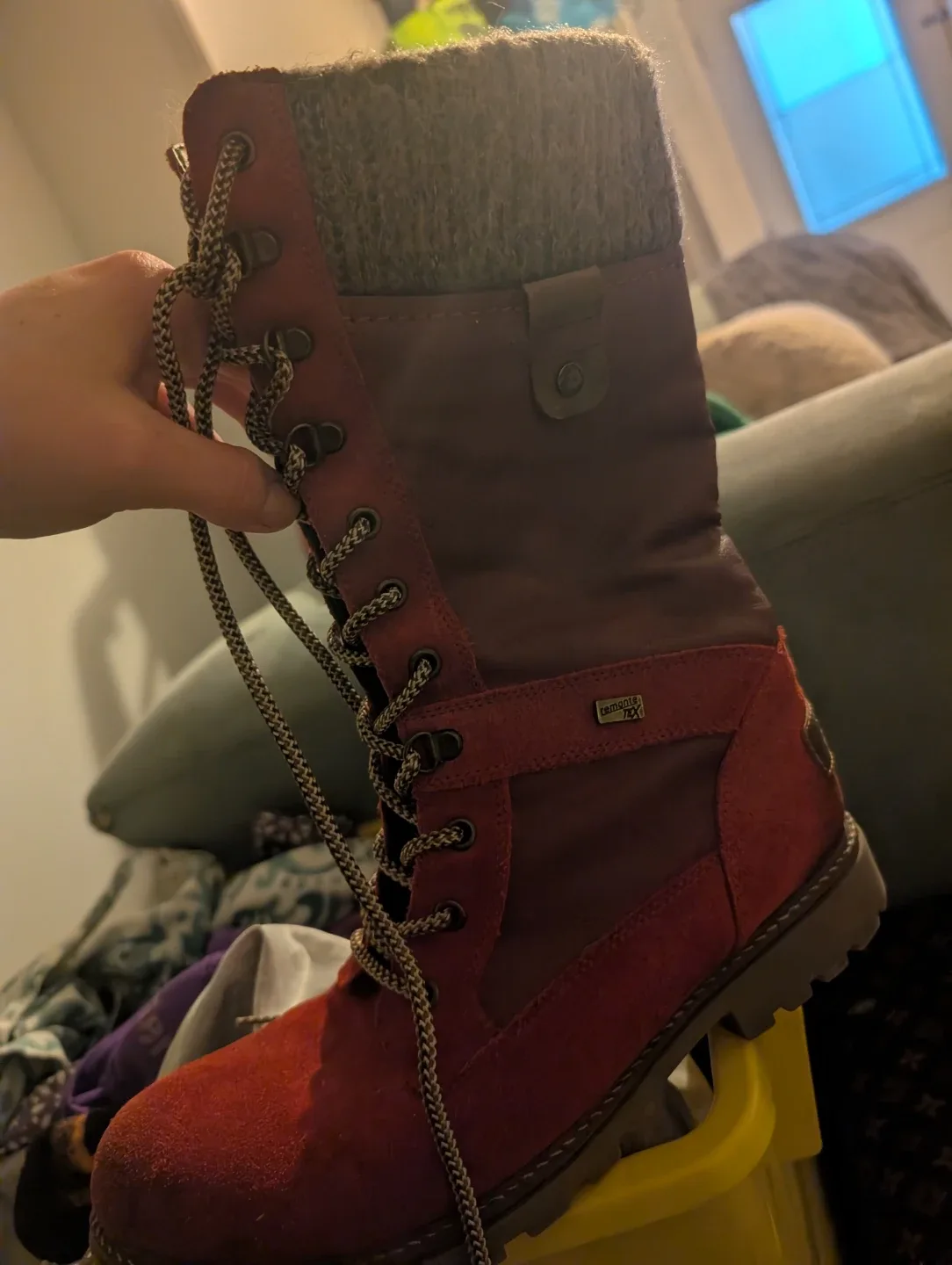 Red Fuzzy Winter Boots image indicator(3)