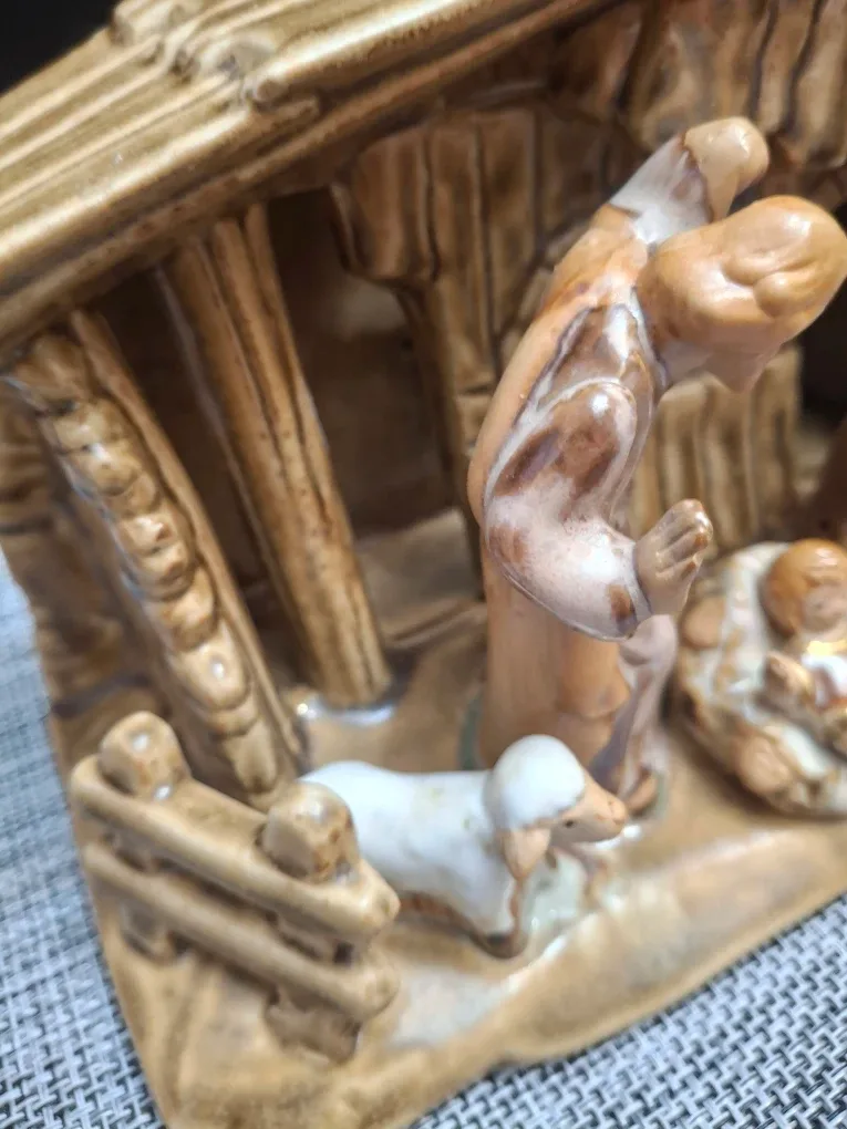 Nativity Ceramic Scene Figurine image indicator(2)
