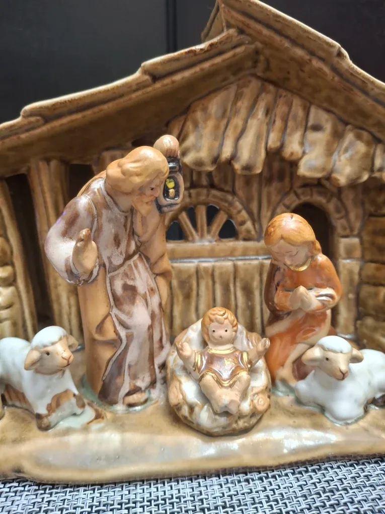Nativity Ceramic Scene Figurine image indicator(3)