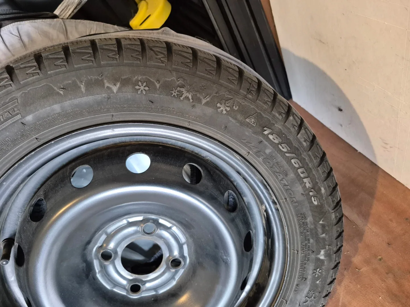 Winter Tires 185/60R15 on Steel Rims image indicator(3)