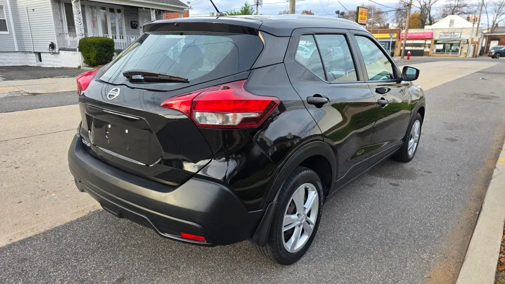 2018 Nissan Kicks S 87k miles Clean title image indicator(3)