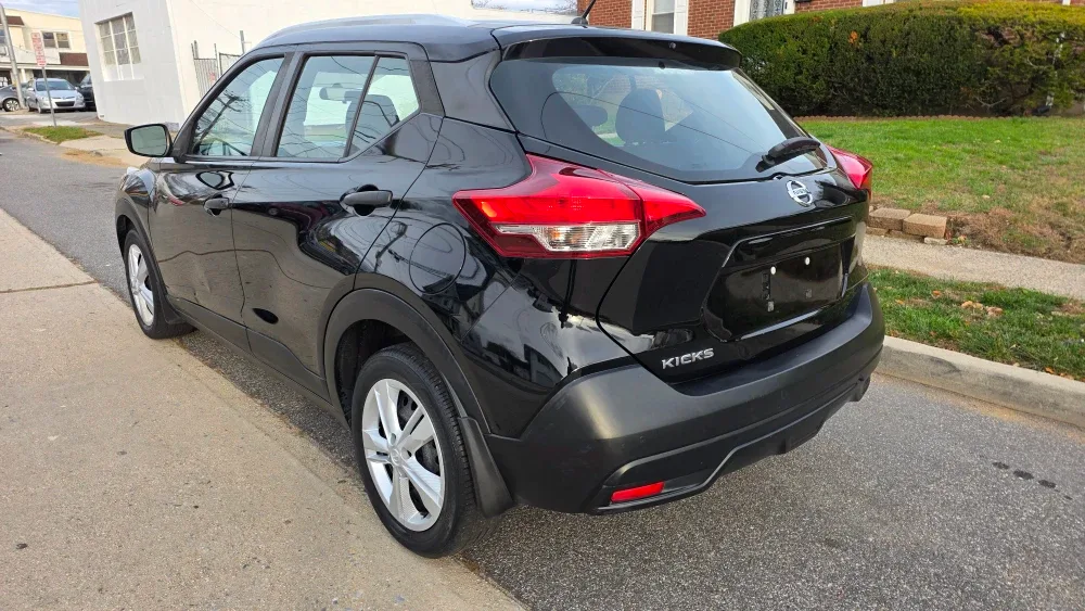 2018 Nissan Kicks S 87k miles Clean title image indicator(4)