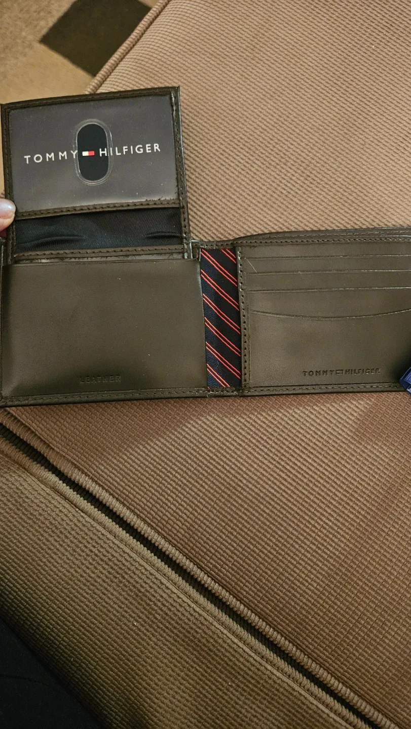 Tommy Hilfiger Brown Leather Wallet image indicator(4)