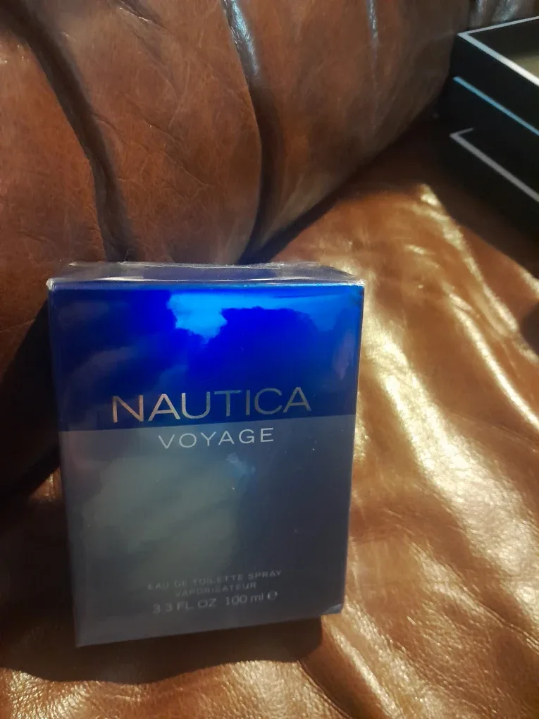 Nautica Voyage Eau de Toilette Spray - 3.3 fl oz (New) image indicator(3)
