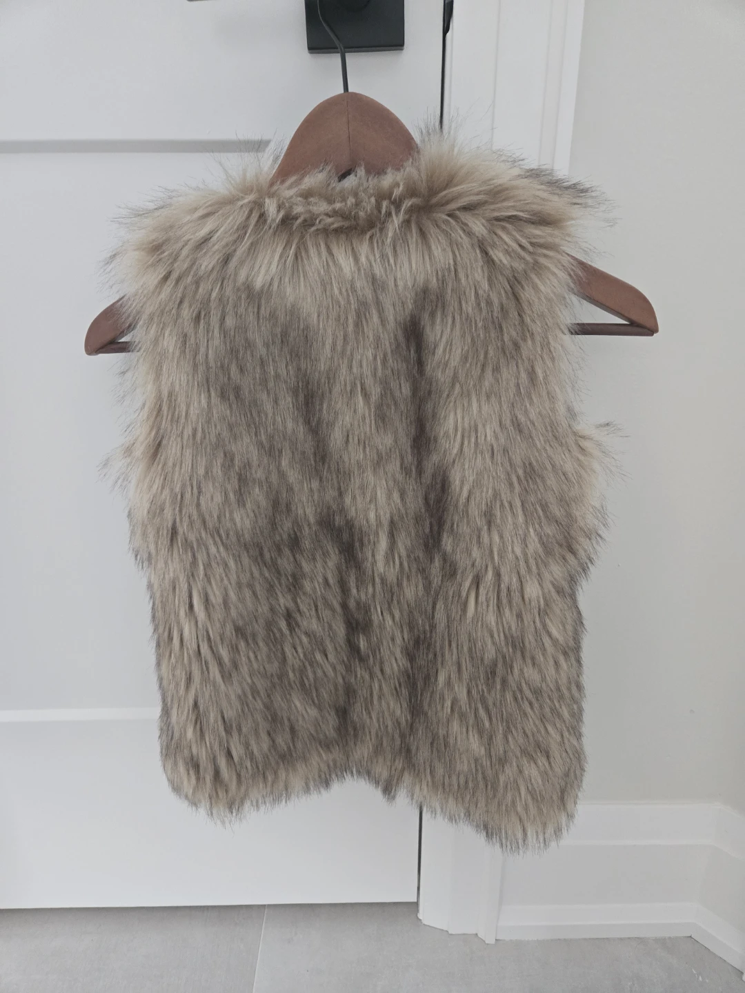 GAP Kids Faux Fur Vest - Size S - photo 2