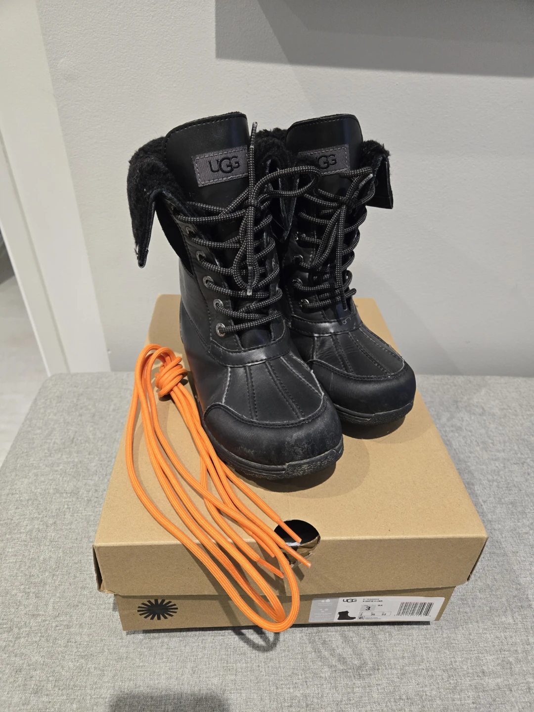 UGG K Butte II CWR Black Boots - Size 3 - photo 4