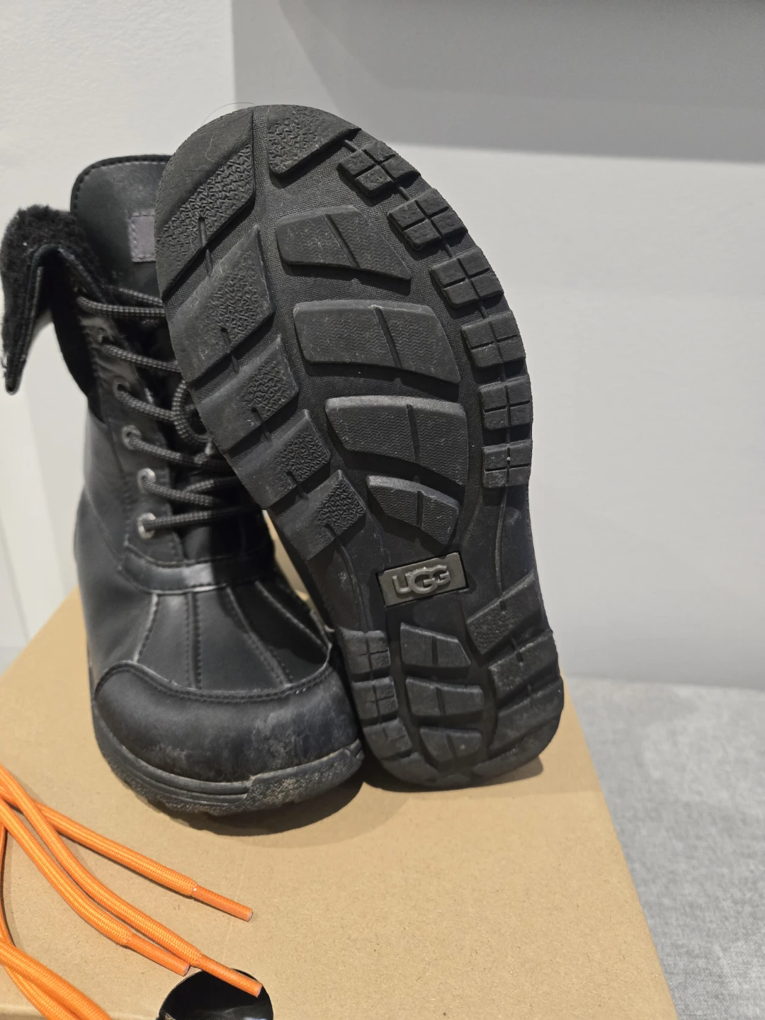 UGG K Butte II CWR Black Boots - Size 3 - photo 5