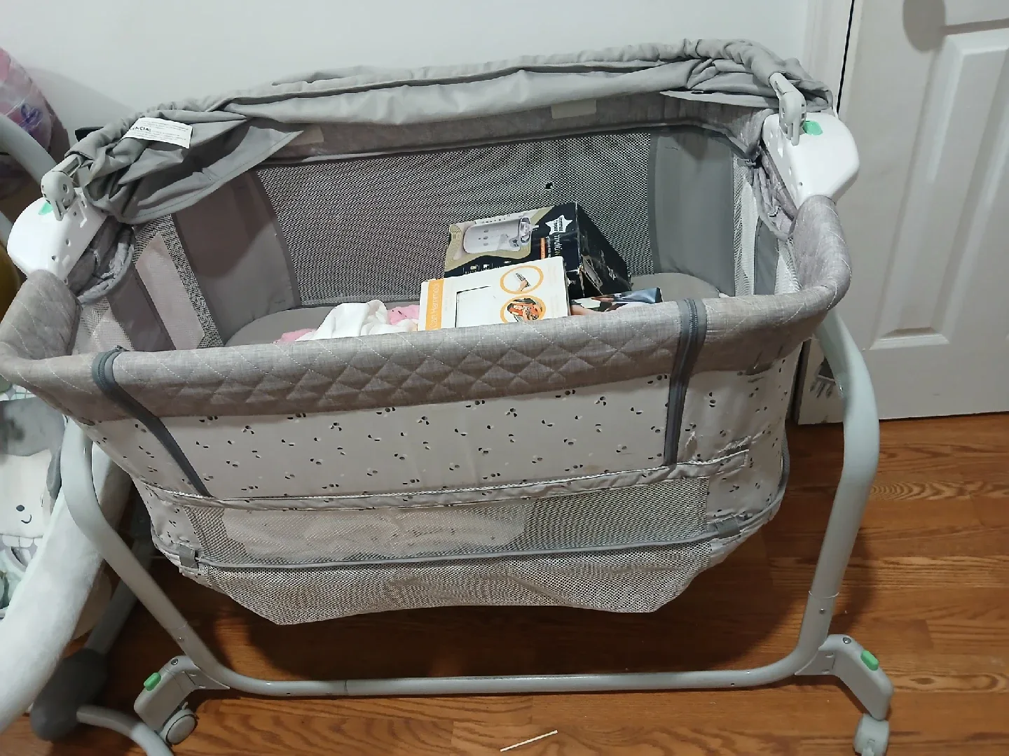 Tommee Tippee Sleepee Cribside Crib image indicator(2)