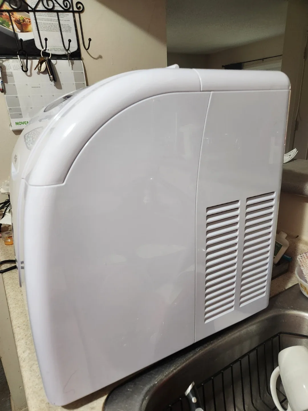 EXTRA LARGE ICE MAKER MAKES 3 SIZES LIKE NEW image indicator(5)