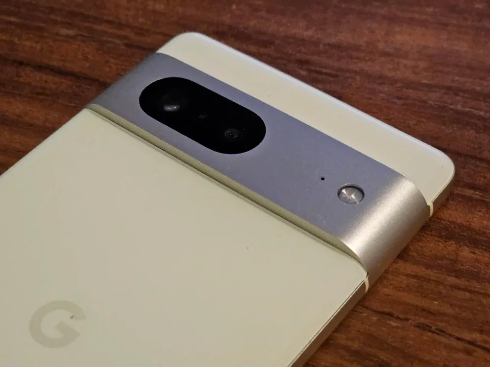 CLEAN Beautiful Google Pixel 7 - Lemongrass