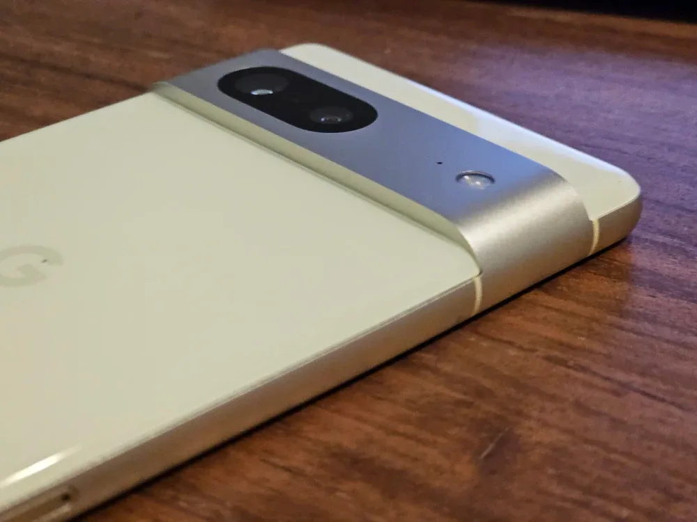 CLEAN Beautiful Google Pixel 7 - Lemongrass image indicator(2)