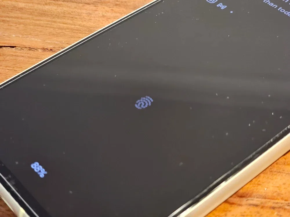 CLEAN Beautiful Google Pixel 7 - Lemongrass image indicator(5)