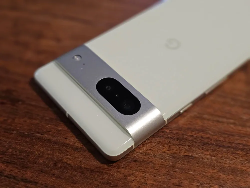 CLEAN Beautiful Google Pixel 7 - Lemongrass image indicator(6)