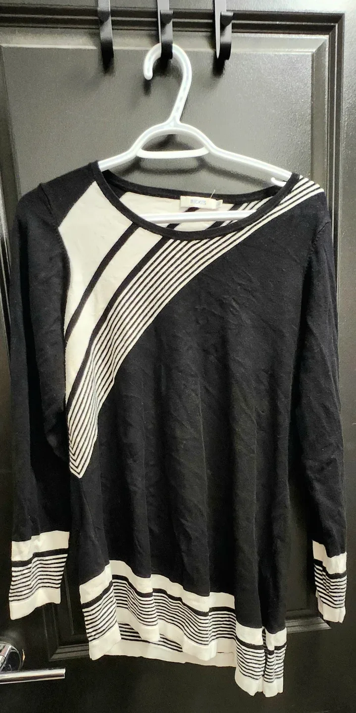 Ricki's Black & White Sweater