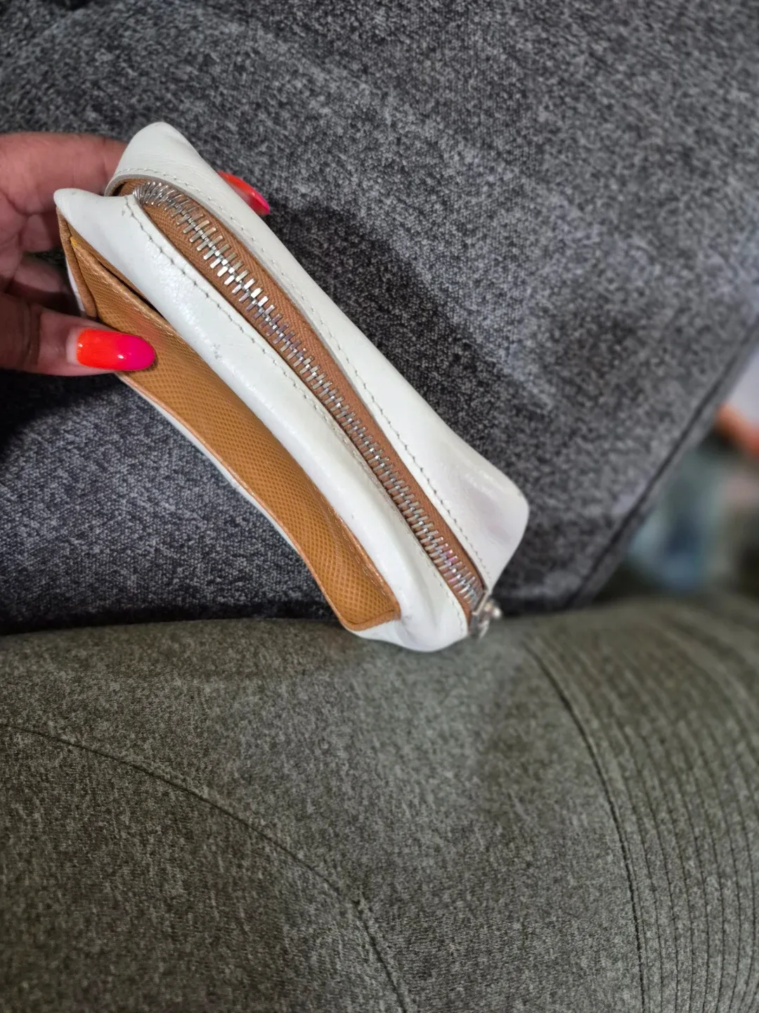 Bottega Veneta Pouch Cosmetic/Toiletry Bag image indicator(2)