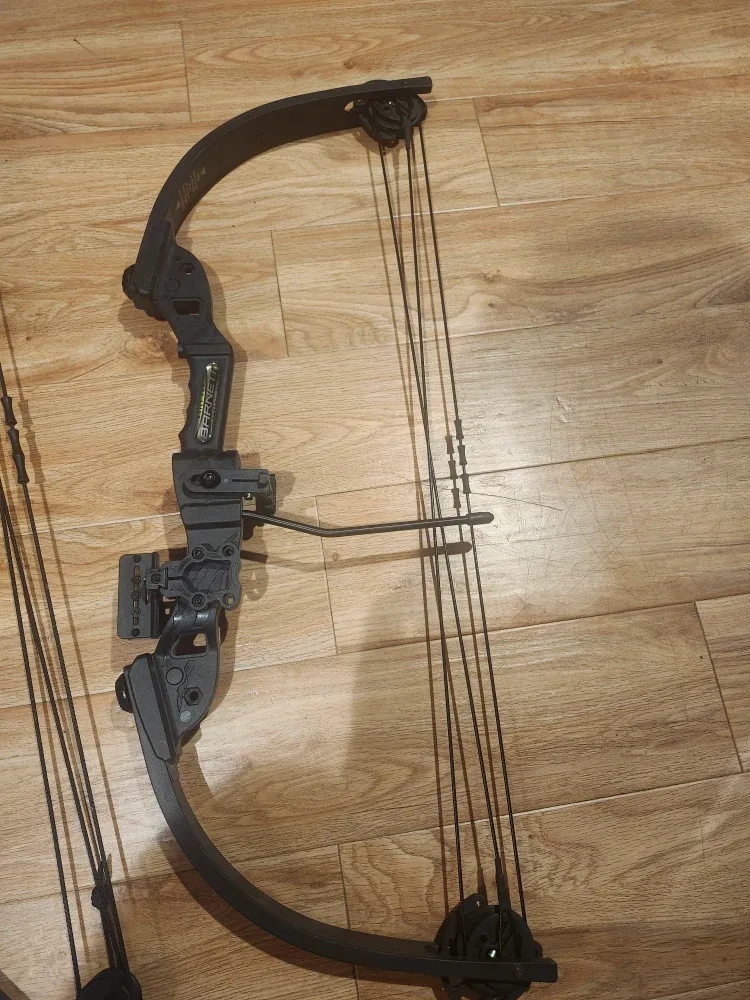 Barnett Lil Banshee & Tomcat Compound Bows image indicator(2)