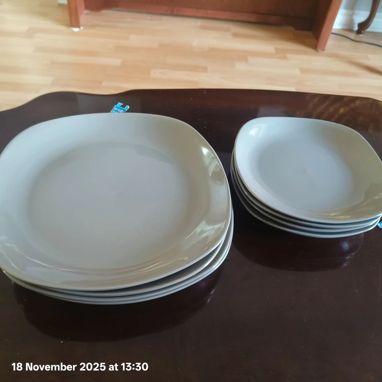 Square Dinner Plates - Set of 8 (4 small and 4 big)