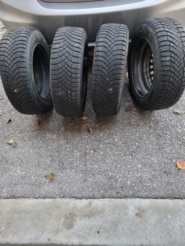 Pirelli Ice Zero FR Studless Winter Tires 195/65 R15 image indicator(2)