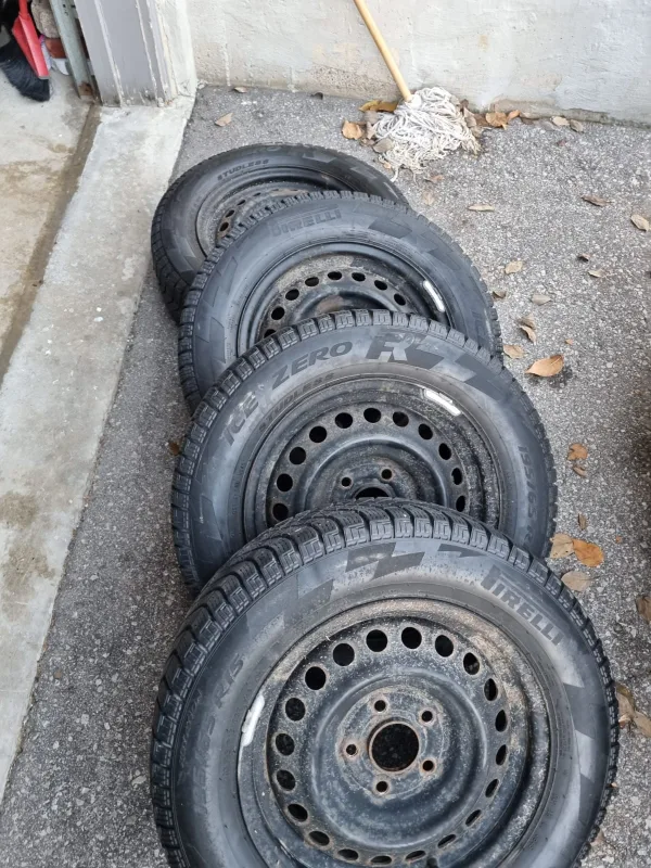 Pirelli Ice Zero FR Studless Winter Tires 195/65 R15 image indicator(6)