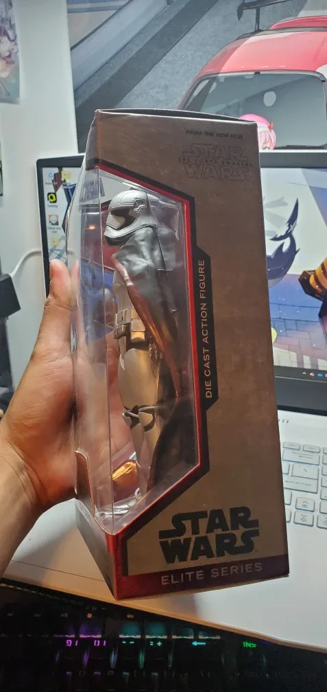 Star Wars Elite Series Captain Phasma Die Cast Action Figure image indicator(5)