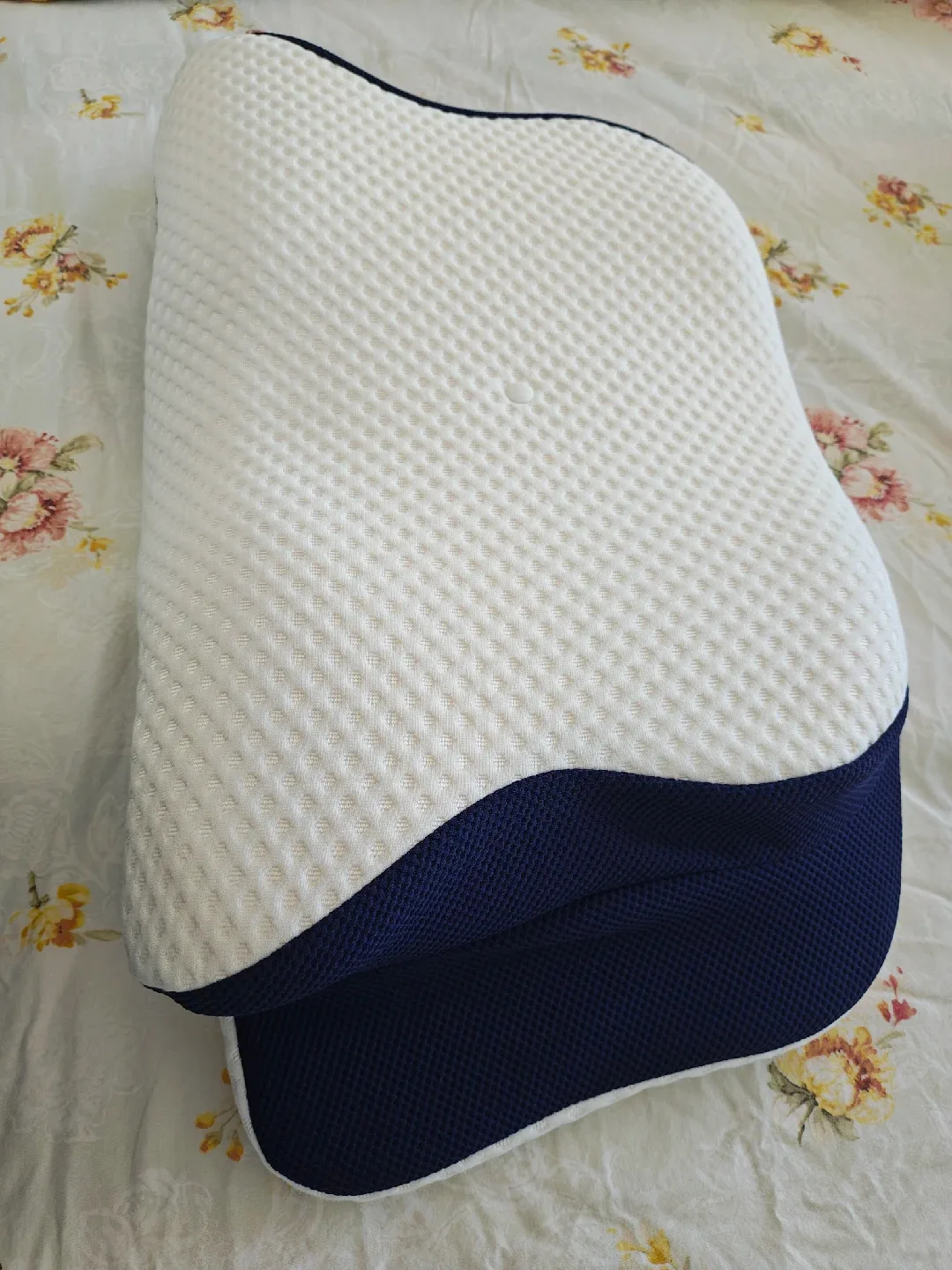 Memory Foam Cervical Pillow image indicator(2)