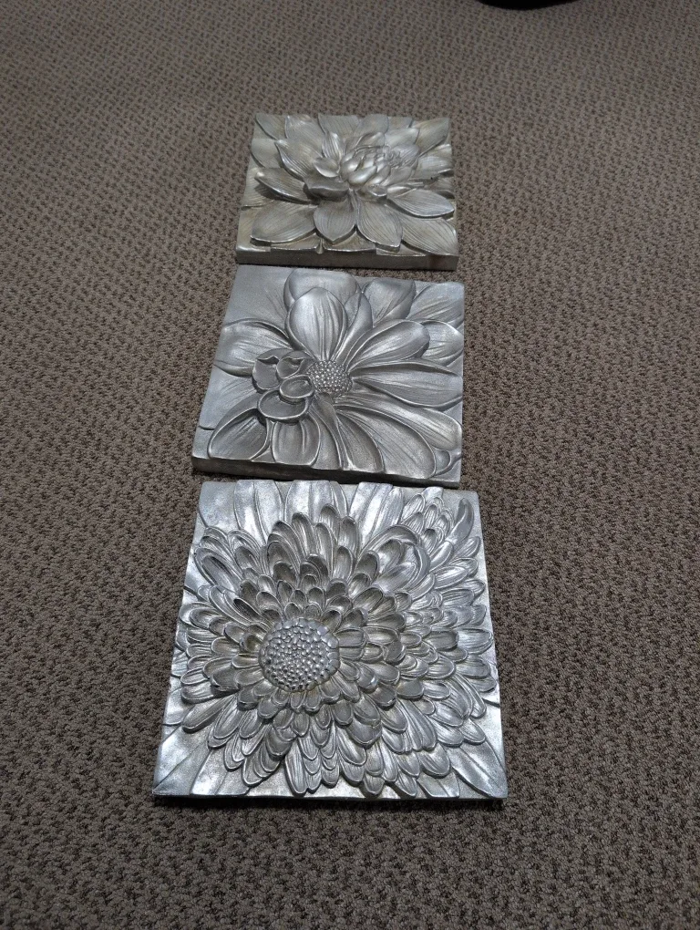 Silver Flower Wall Art image indicator(2)