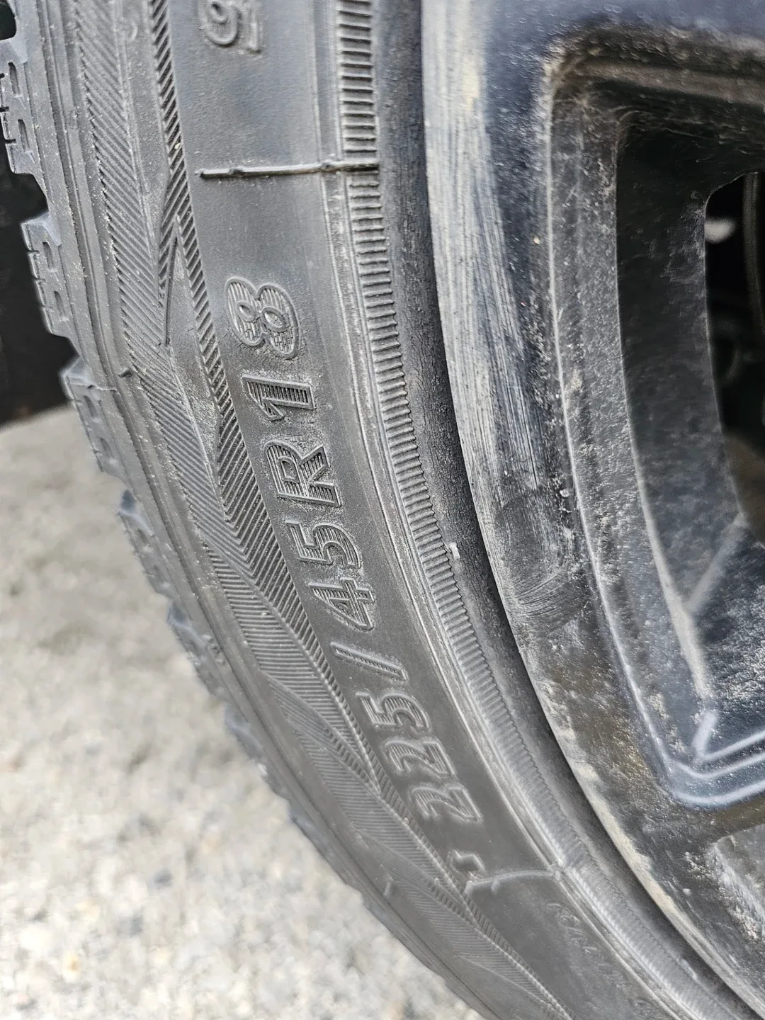 Kia Stinger 225/45R18 Winter Tires & rims image indicator(4)