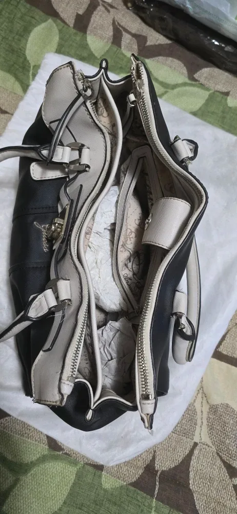 Guess Black & Beige Tote Bag image indicator(3)