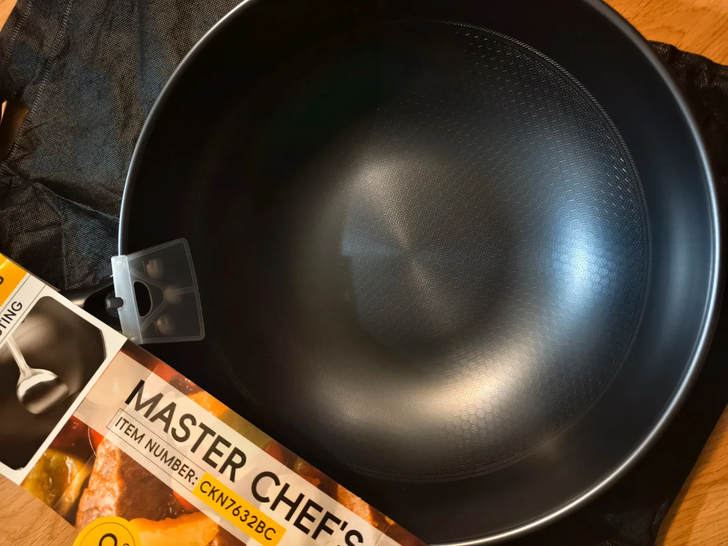 Cooker King Master Chef's Wok - 32cm image indicator(2)