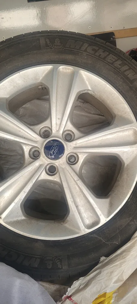 Michelin 235/55R17 Tire on Ford Rim