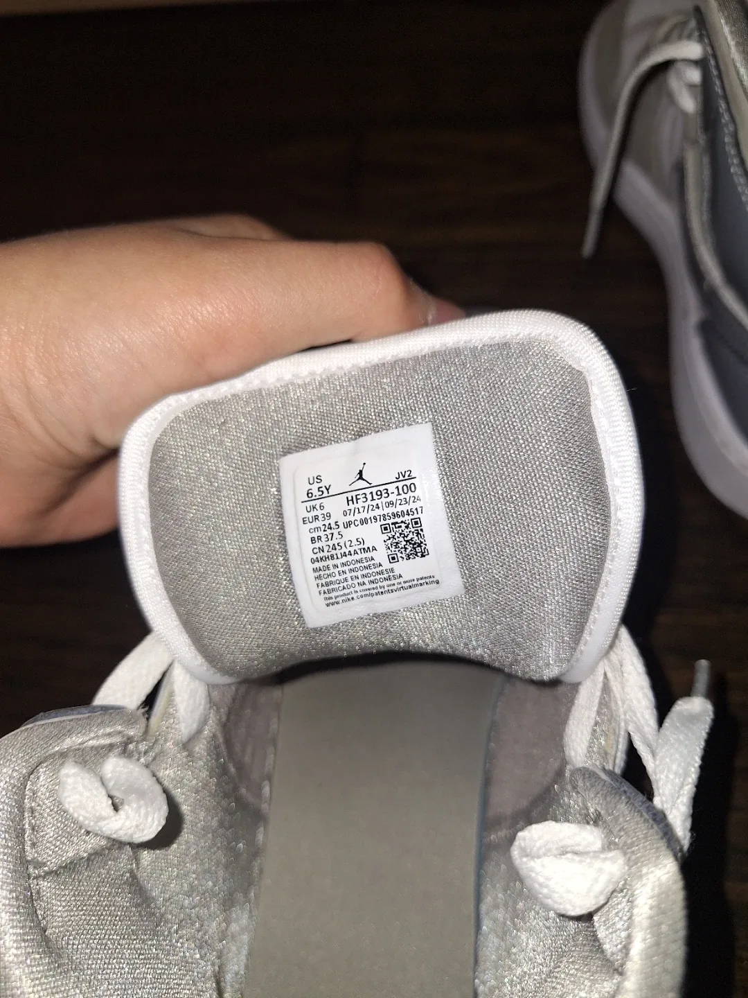 Air Jordan 1 Mid SE Particle Grey image indicator(6)