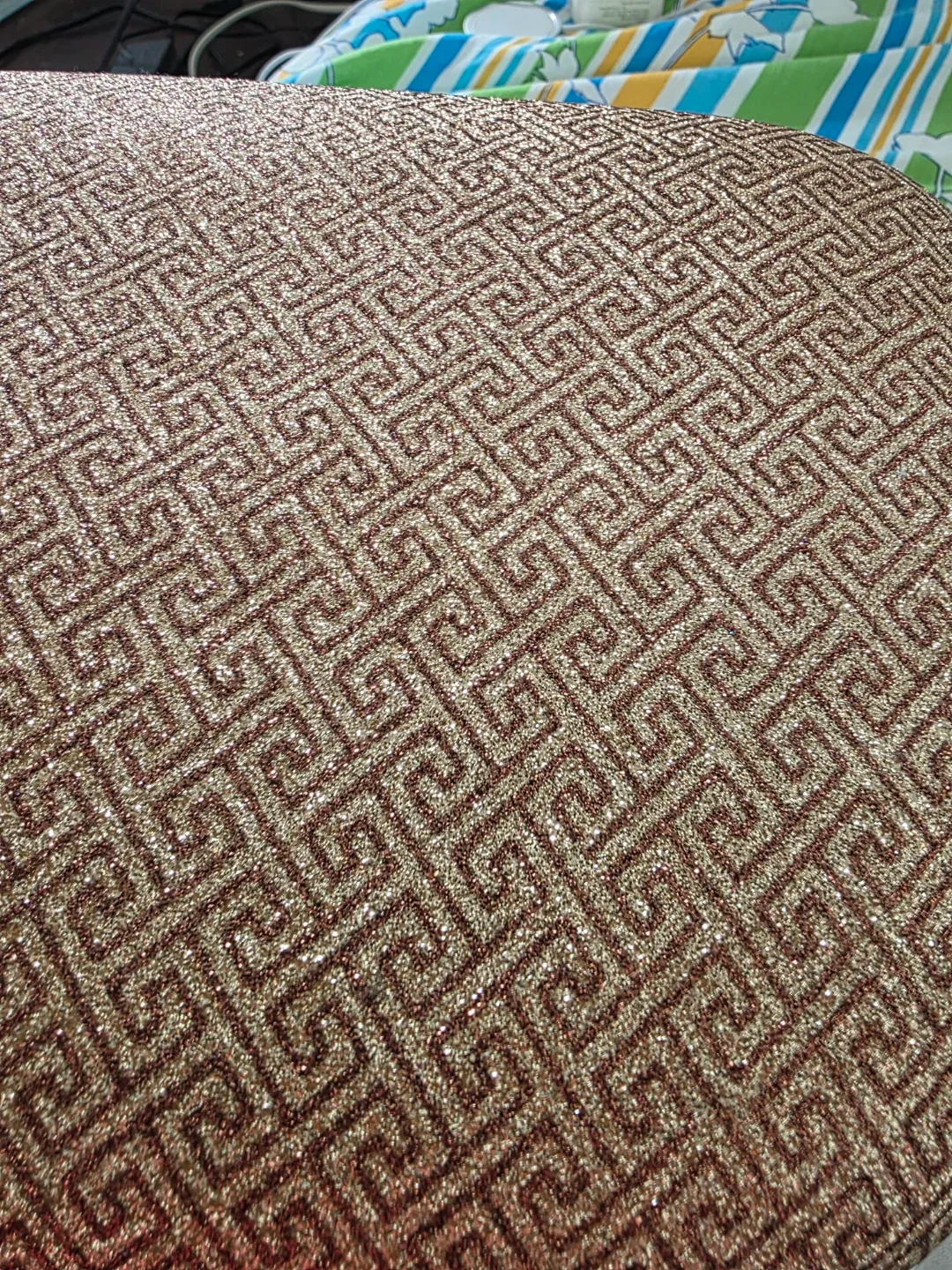 Vintage Gold Sparkly Makeup/Cosmetic Case with Lock image indicator(3)