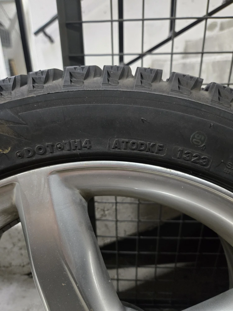 Set of Bridgestone Blizzak WS90 245/45R17 Winter Tires on Rims - photo 3