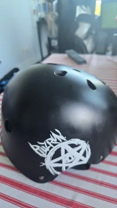 Buzrun Helmet - White and black image indicator(2)