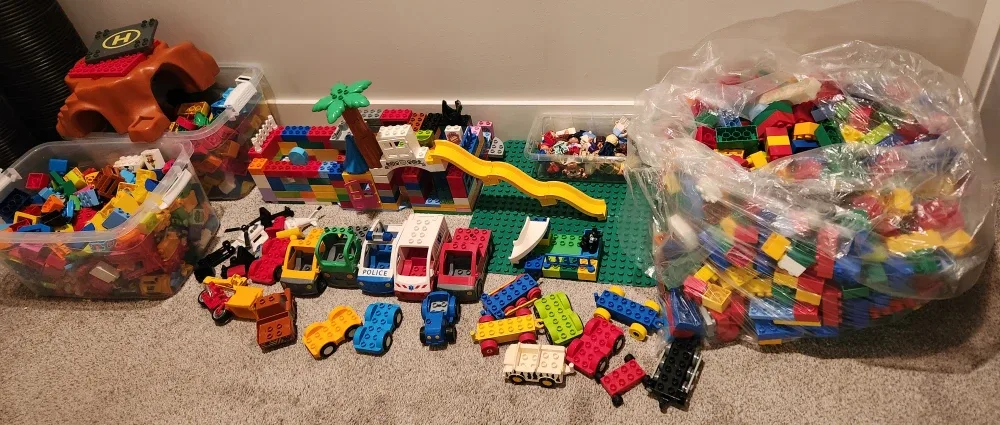 Large Collection of LEGO Bricks & Sets image indicator(2)