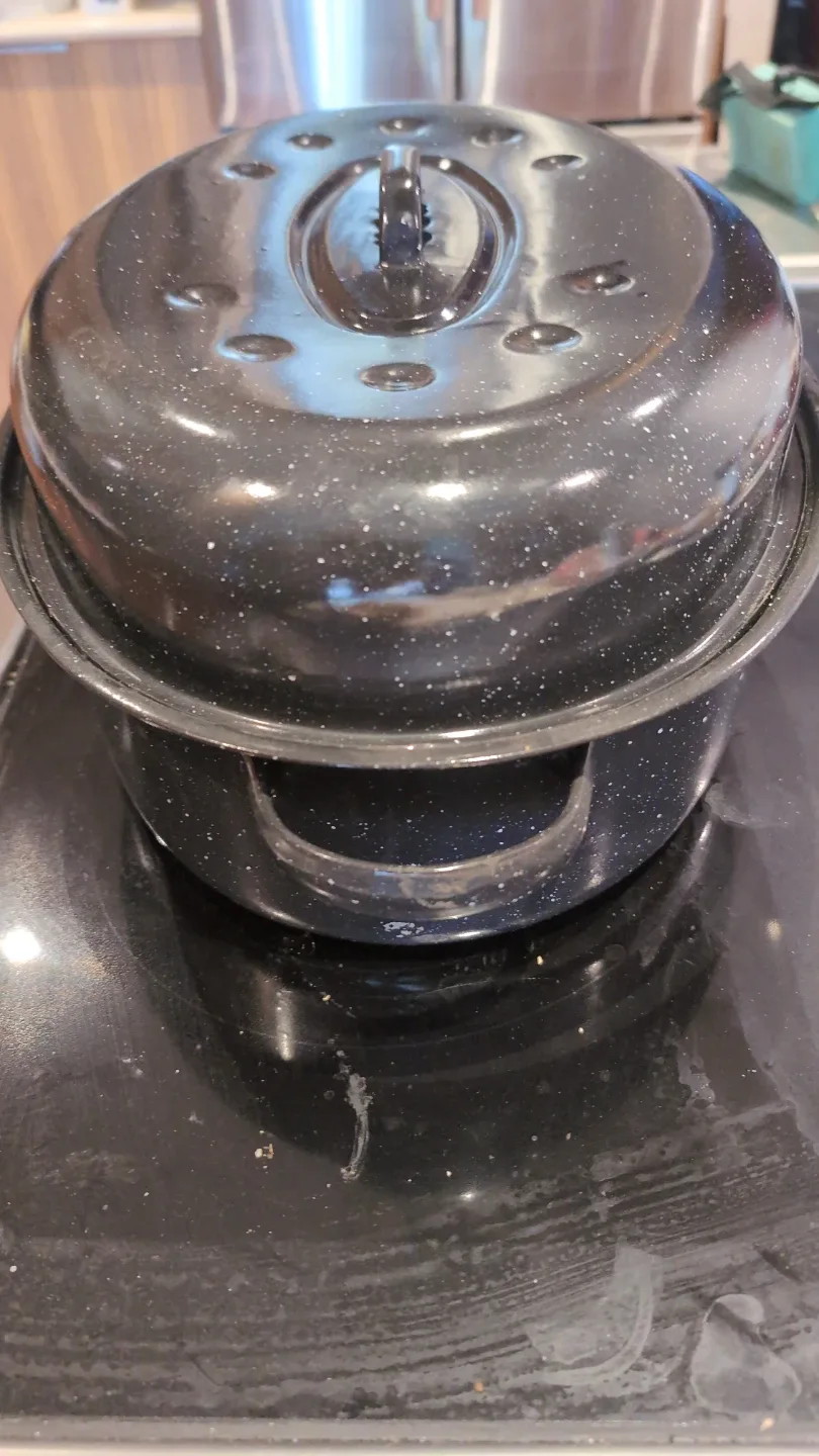 Rôtissoire émaillée noire thumbnail