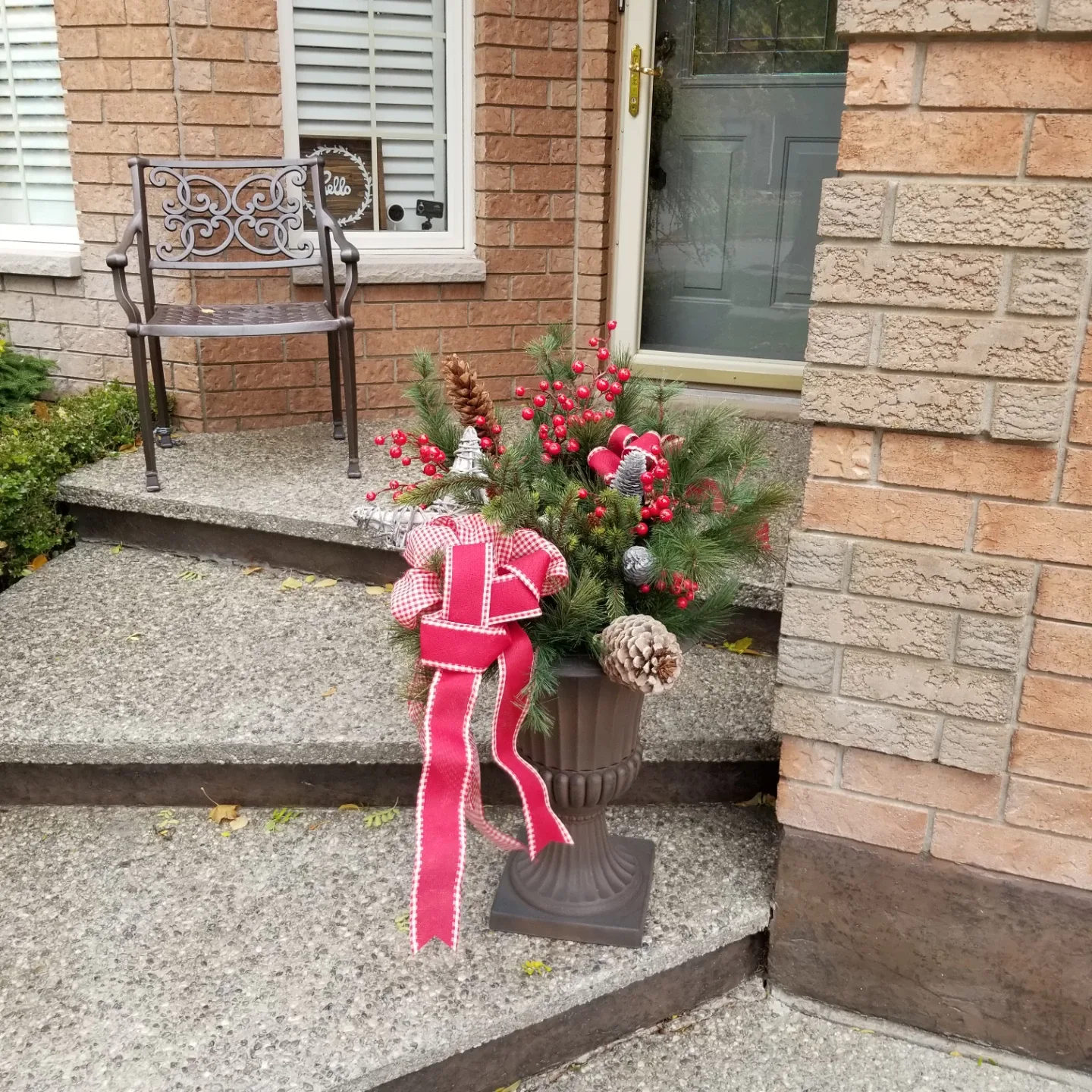 Articial Christmas Urn Planter image indicator(2)